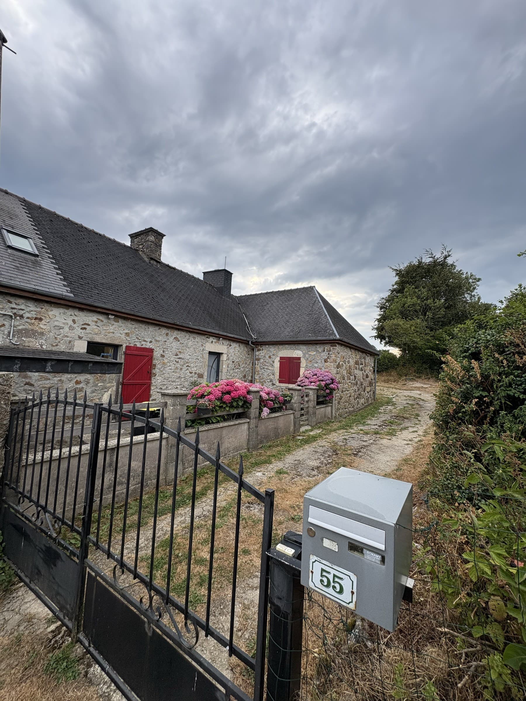 Entrée de la propriété, 55 Route du Grand Vivier